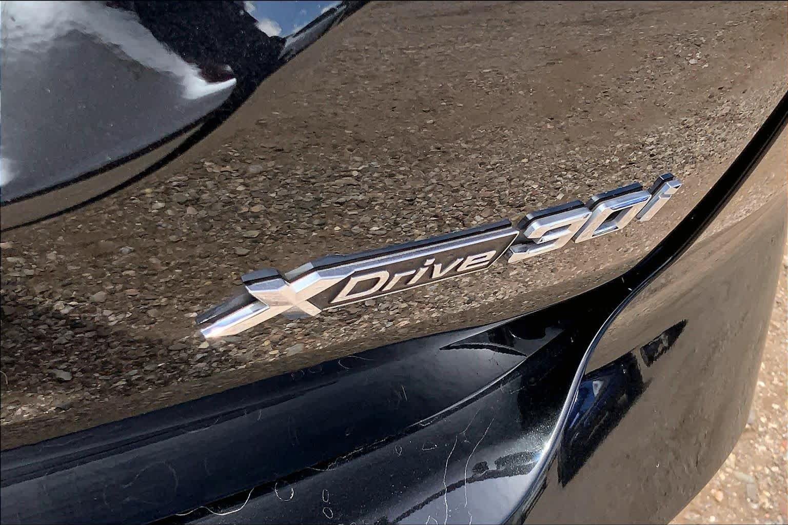 Used 2023 Black Sapphire Metallic BMW xDrive30i image 9