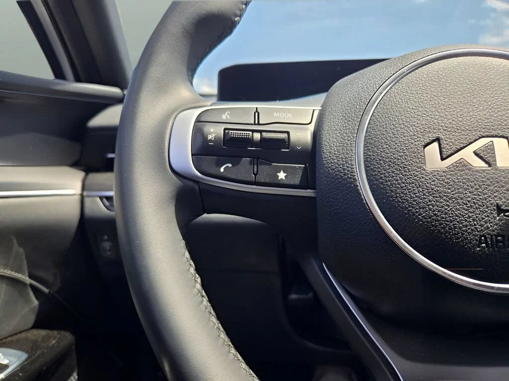 2025 Kia K5 GT-Line - Photo 25