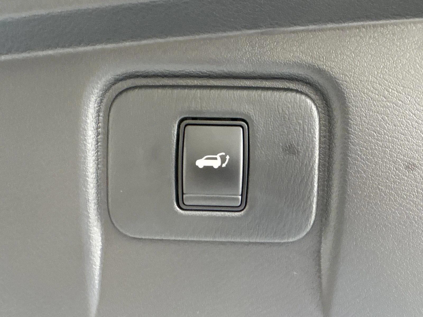 Used 2020 Pearl White Tricoat Nissan Platinum image 25