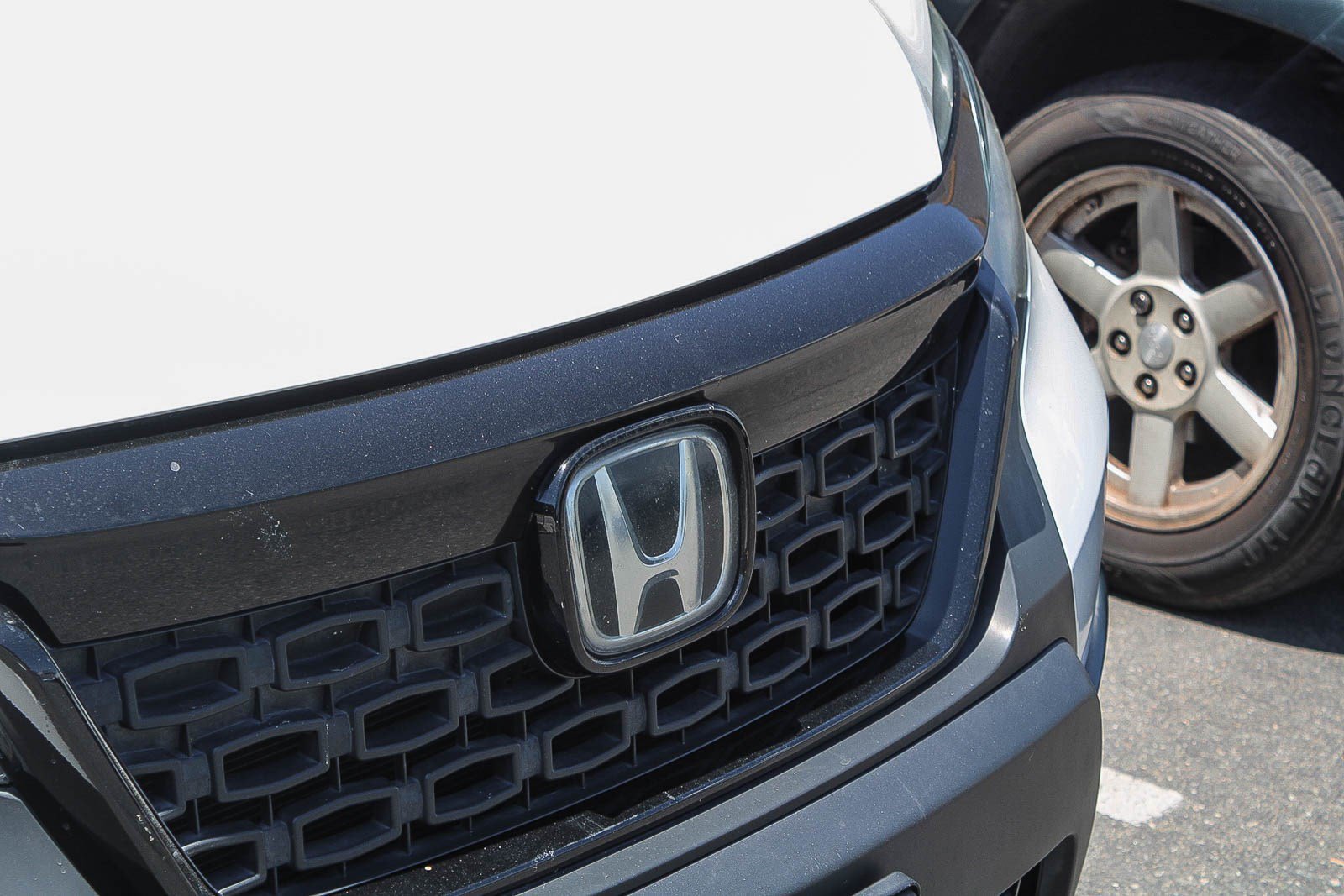 Used 2019 White Diamond Pearl Honda Touring image 5
