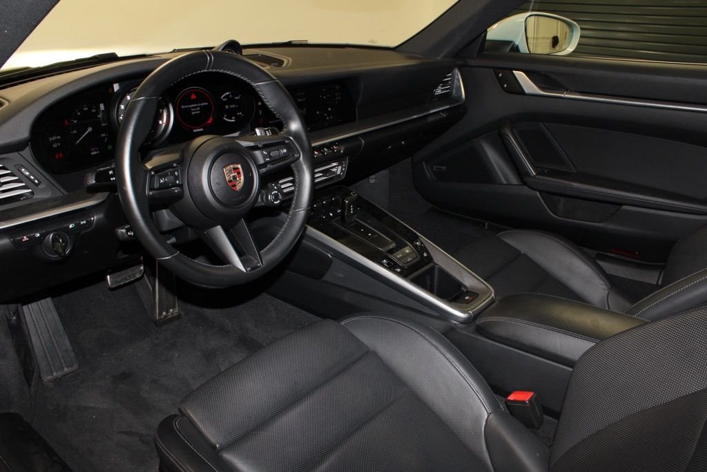 Used 2024  Porsche Carrera 4S image 4