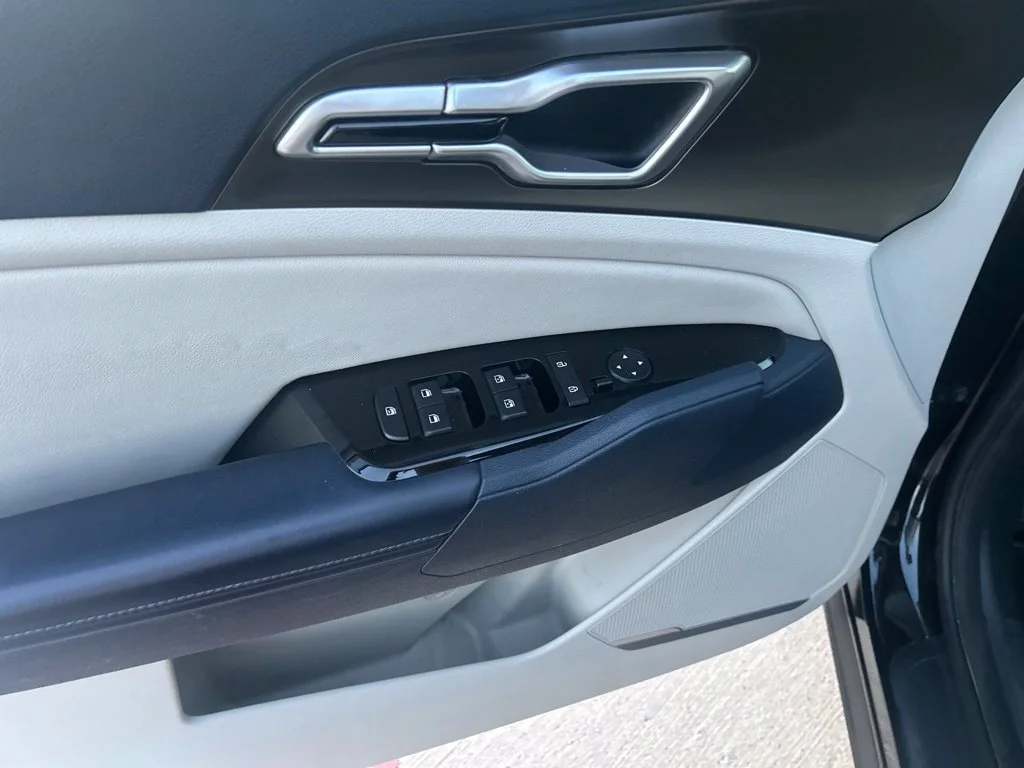 Used 2025 Black Kia EX image 8