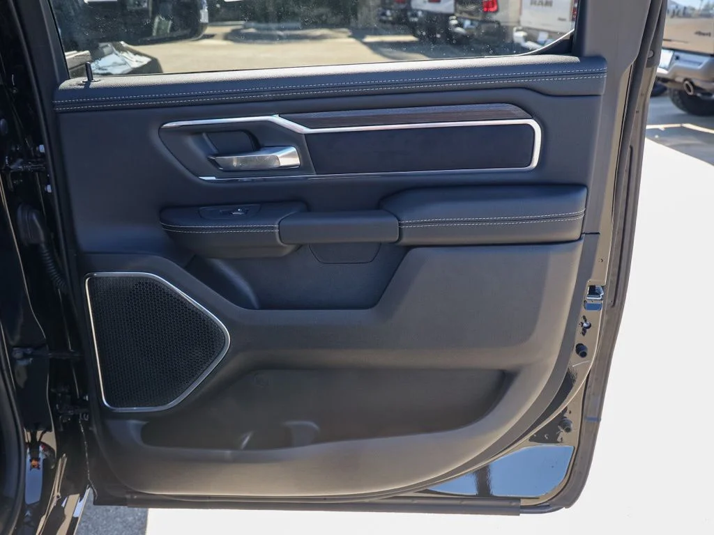 New 2026 Diamond Black Crystal Pearl-Coat Exterior Paint RAM Laramie image 17
