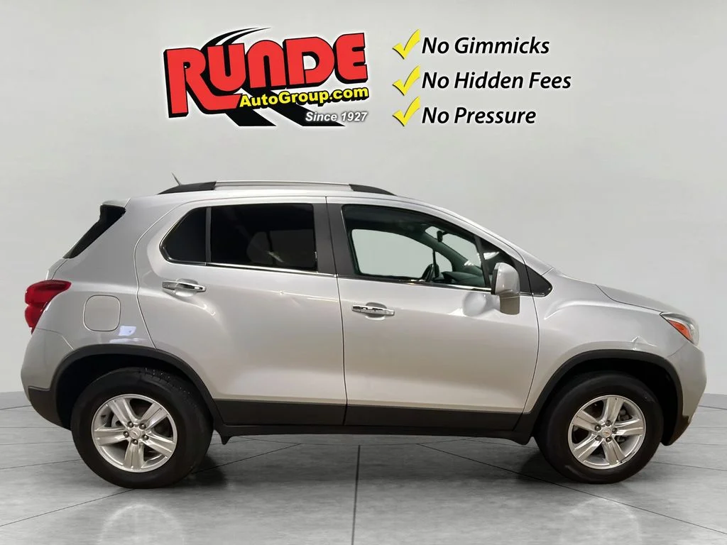 Used 2020 Silver Ice Metallic Chevrolet LT image 7