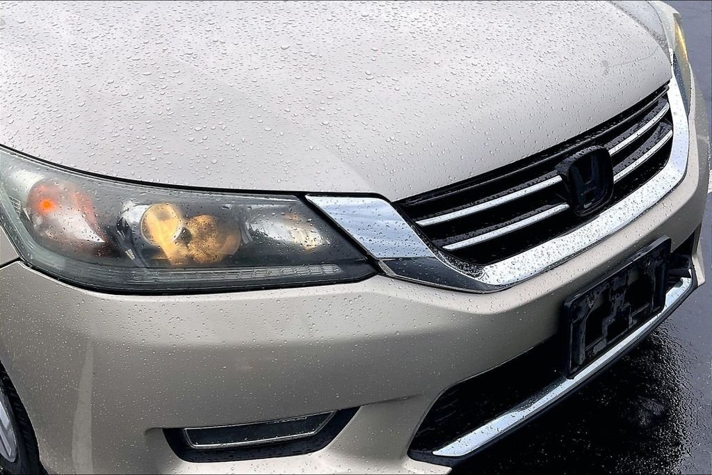 Used 2013 Beige Honda Sport image 29