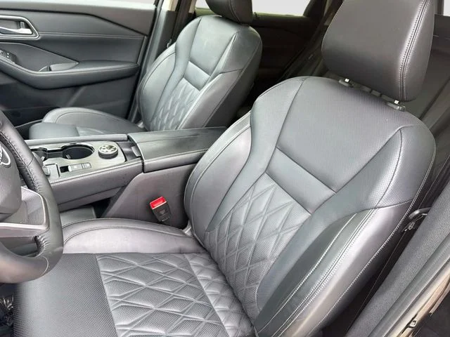 Used 2026 Black Nissan Platinum image 18