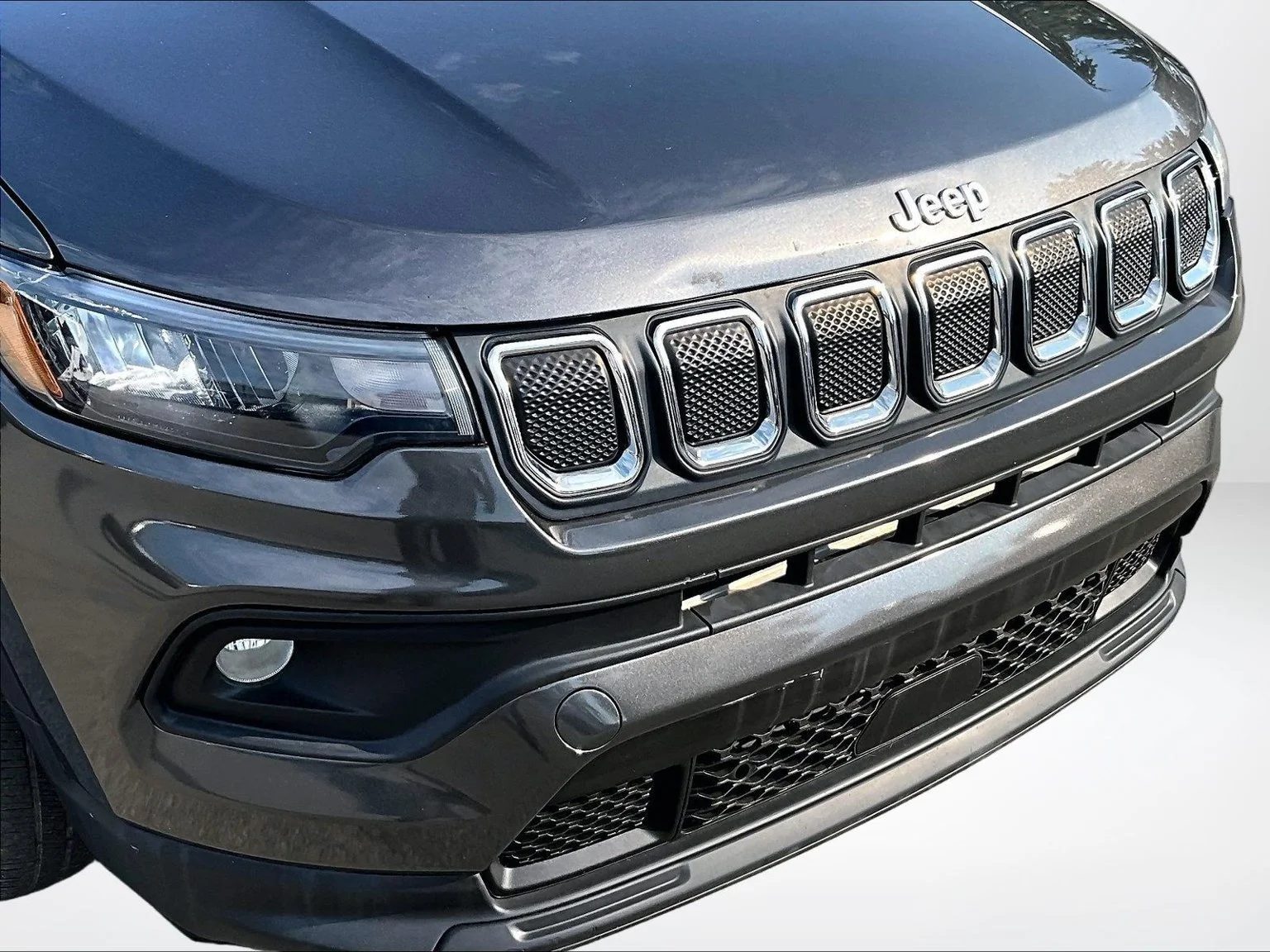 Used 2022 Gray Jeep Latitude image 26