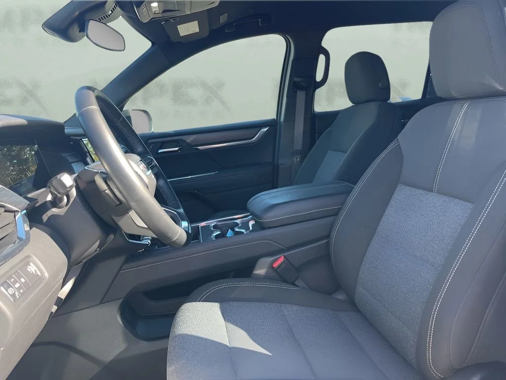 Used 2025 Summit White GMC Elevation image 9