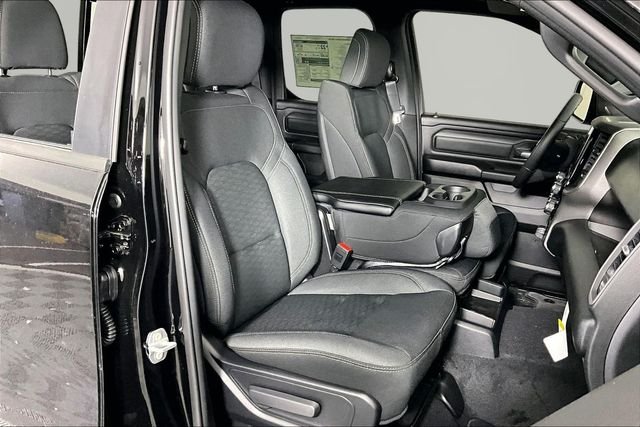 New 2026 Diamond Black Crystal Pearl-Coat Exterior Paint RAM Tradesman image 11