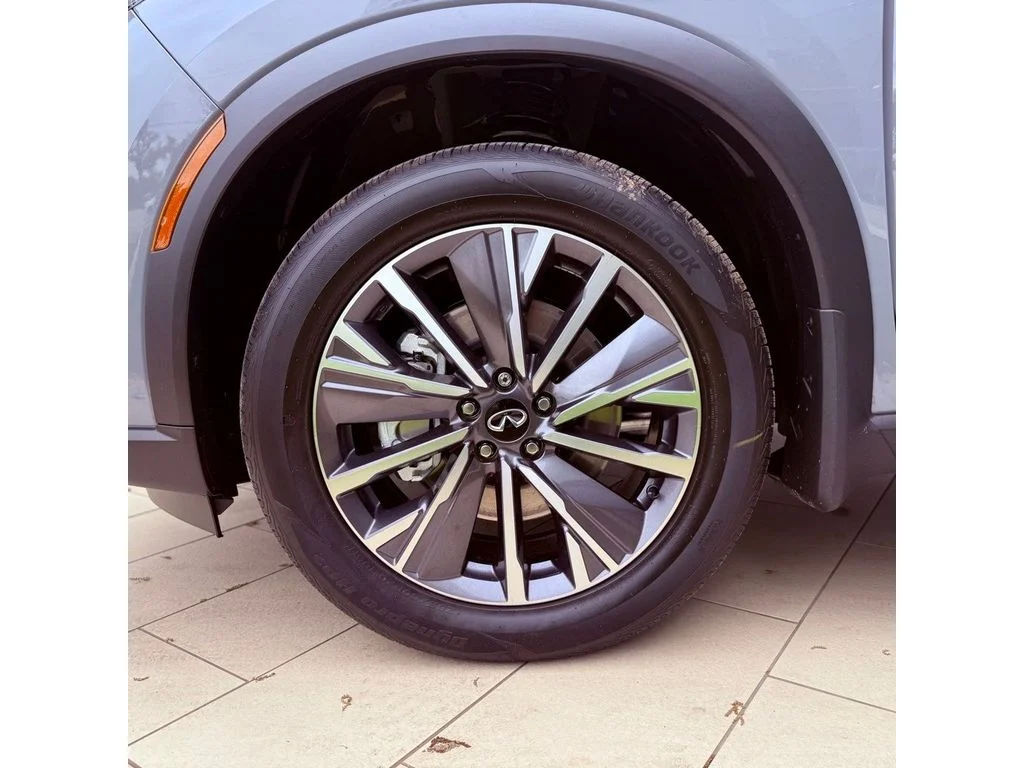 New 2026 Harbor Gray INFINITI Luxe AWD image 32
