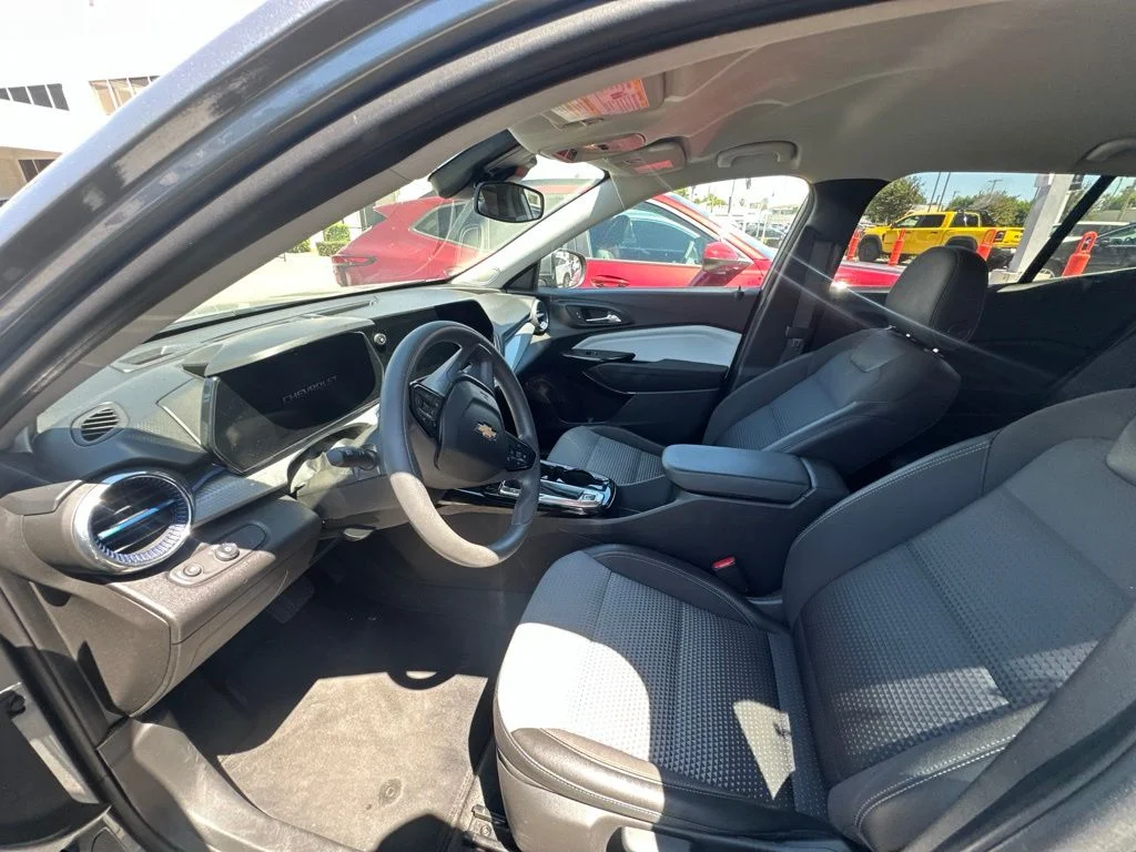Used 2025 Gray Chevrolet LT image 6