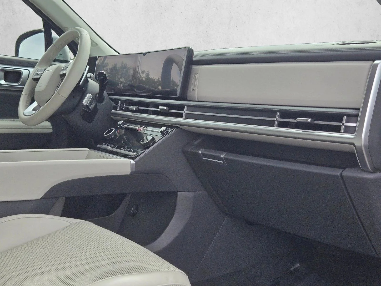 Used 2024 Shimmering Silver Hyundai SEL image 21