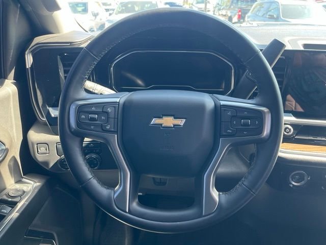 Used 2024 White Chevrolet LT image 17