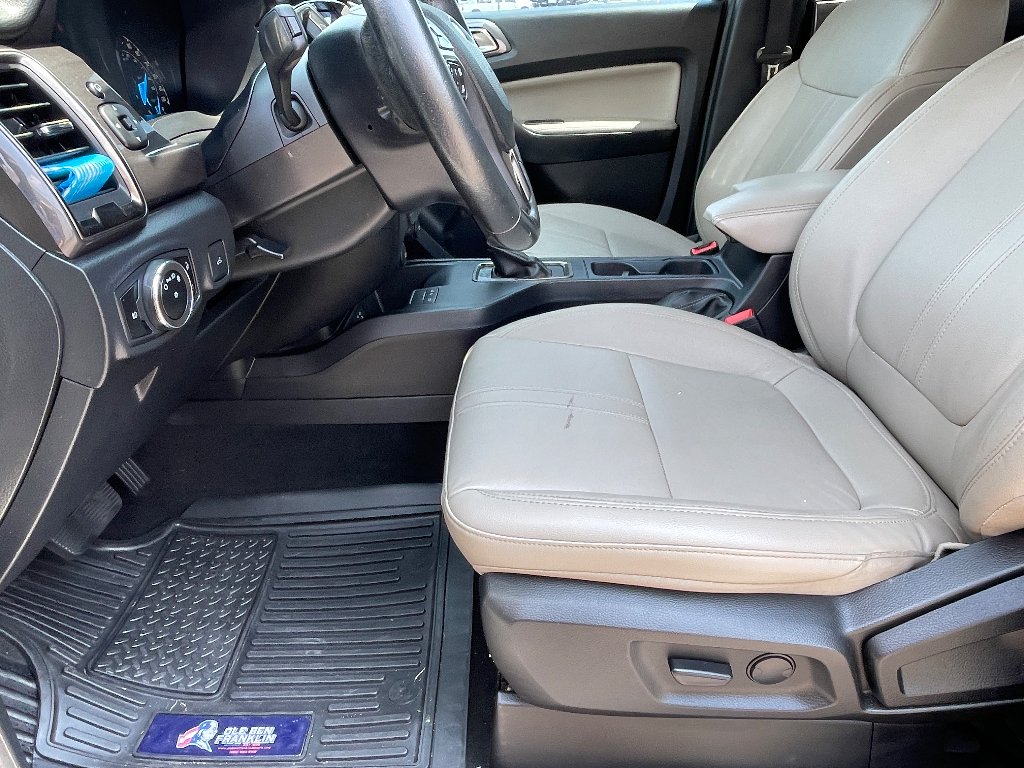 Used 2023 Cactus Gray Ford LARIAT image 14
