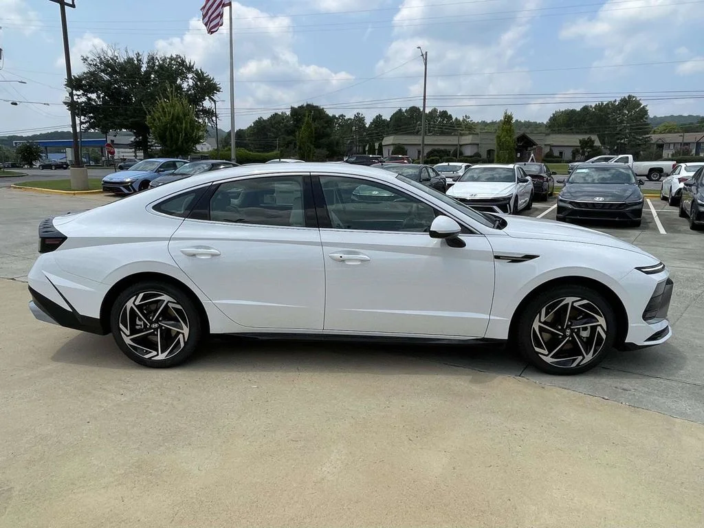 New 2026 White Hyundai SE image 2
