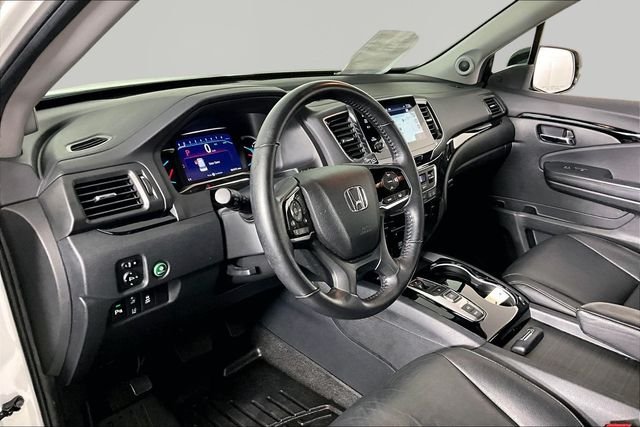Used 2020  Honda Touring image 16