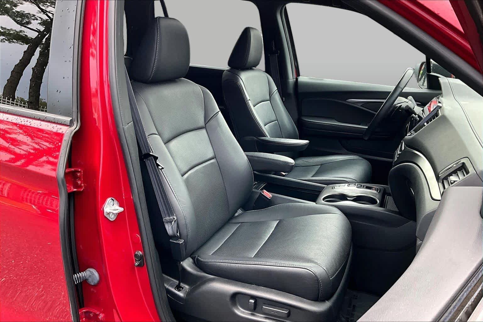Used 2023 Radiant Red Metallic II Honda EX-L image 17