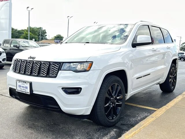 Used 2019 Bright White Clearcoat Jeep Altitude image 4