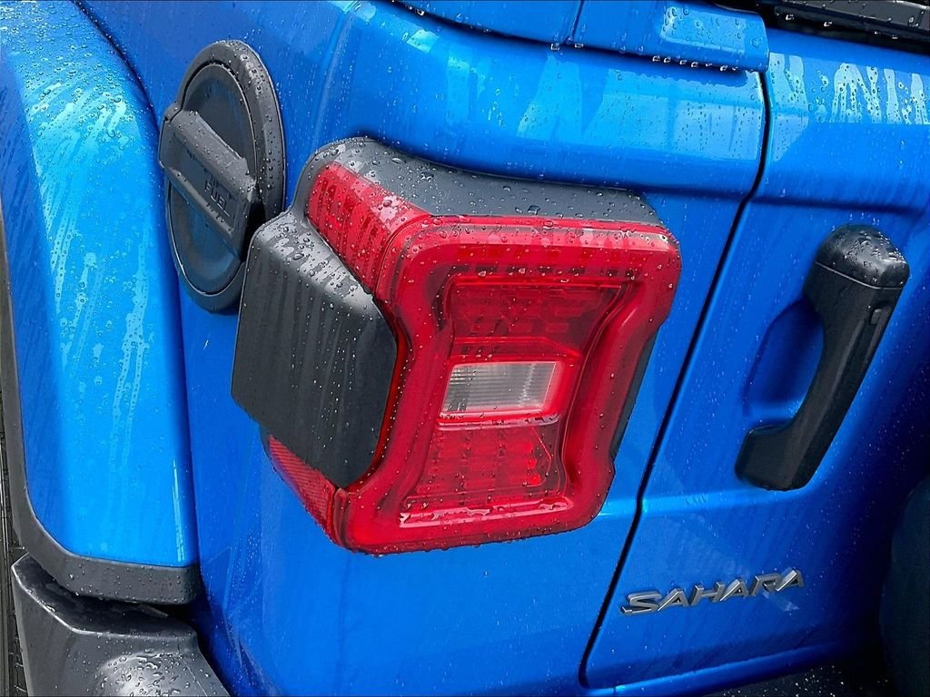 Used 2025 Hydro Blue Pearl Coat Jeep Sahara image 34