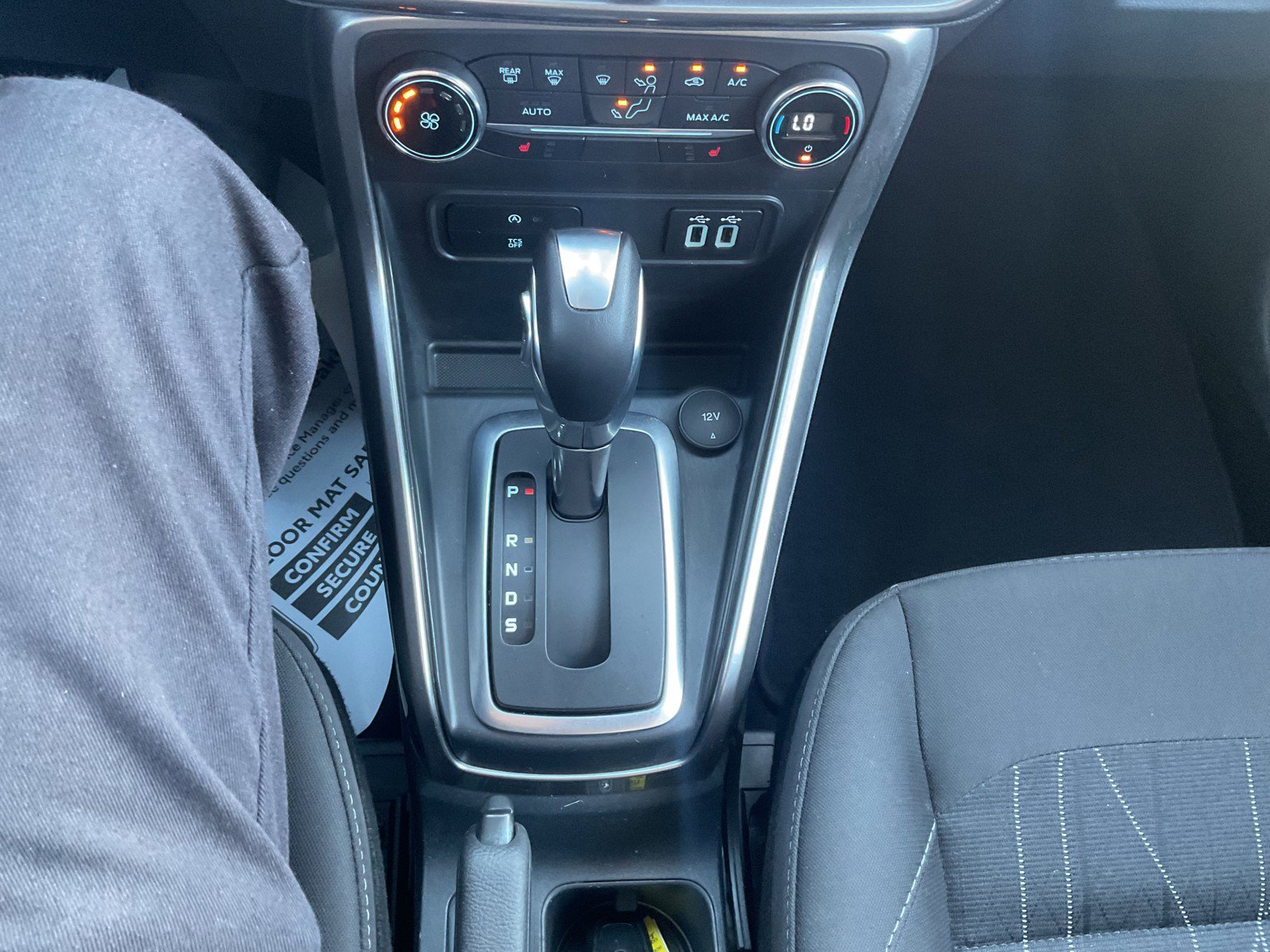 Used 2019 Ruby Red Metallic Ford SE image 28