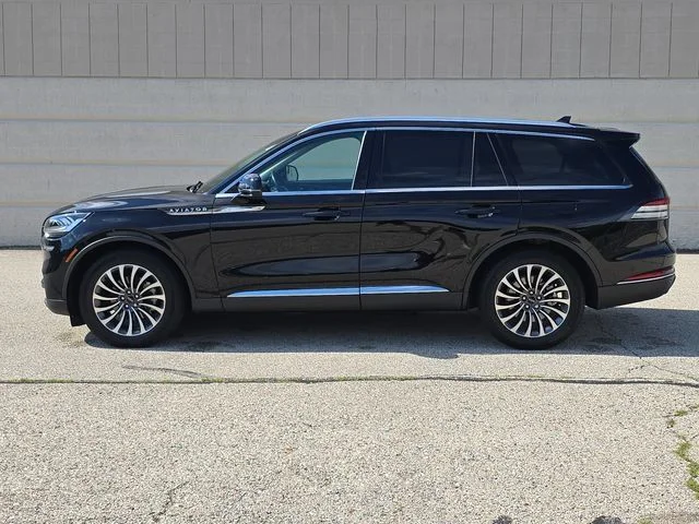 Used 2023 Black Lincoln Reserve image 10