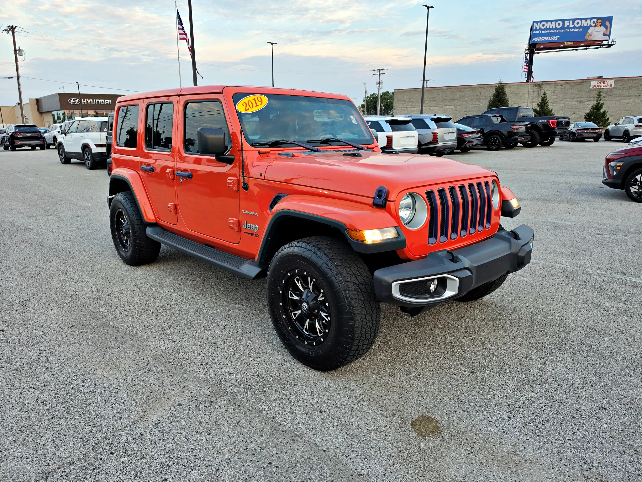 Used 2019 Punkn Metallic Clearcoat Jeep Sahara image 4