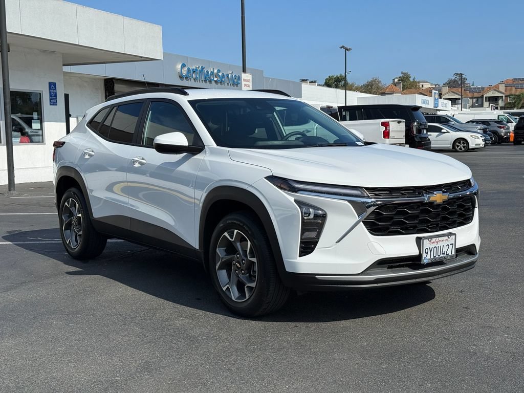 Used 2026 Summit White Chevrolet LT image 4