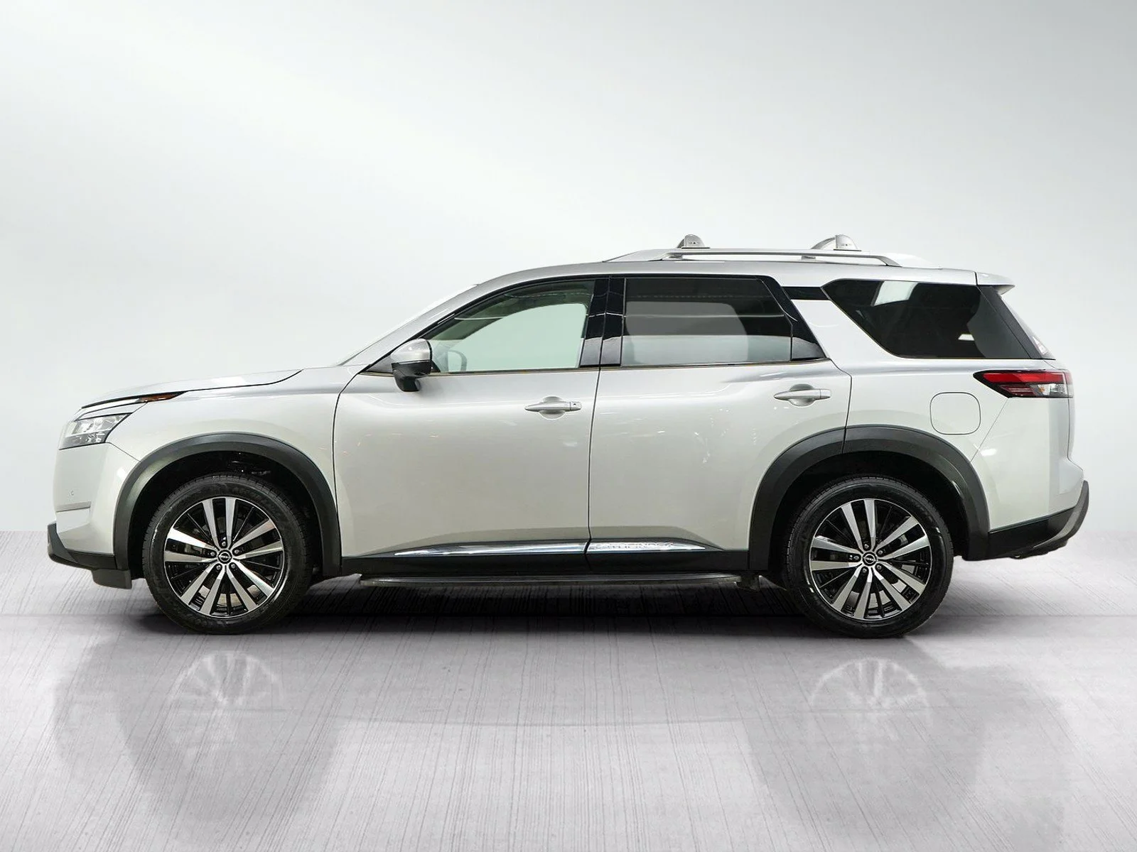 Used 2023 Nissan Pathfinder Platinum with VIN 5N1DR3DJ8PC225802 for sale in Burnsville, Minnesota