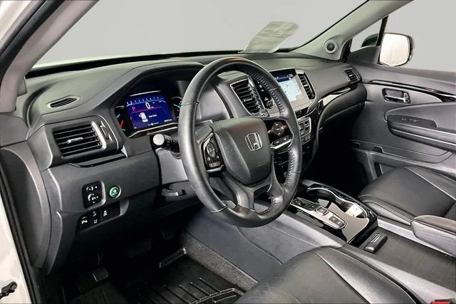 Used 2020  Honda Touring image 16
