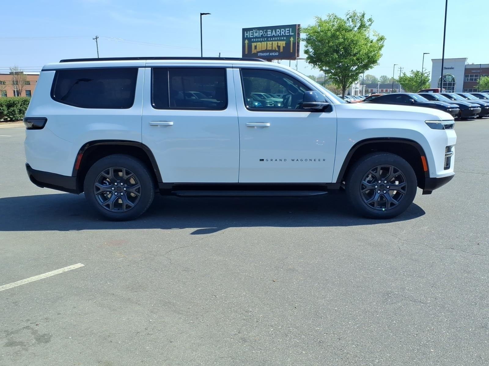 New 2026 Bright White Clear-Coat Exterior Paint Jeep Limited Altitude image 10