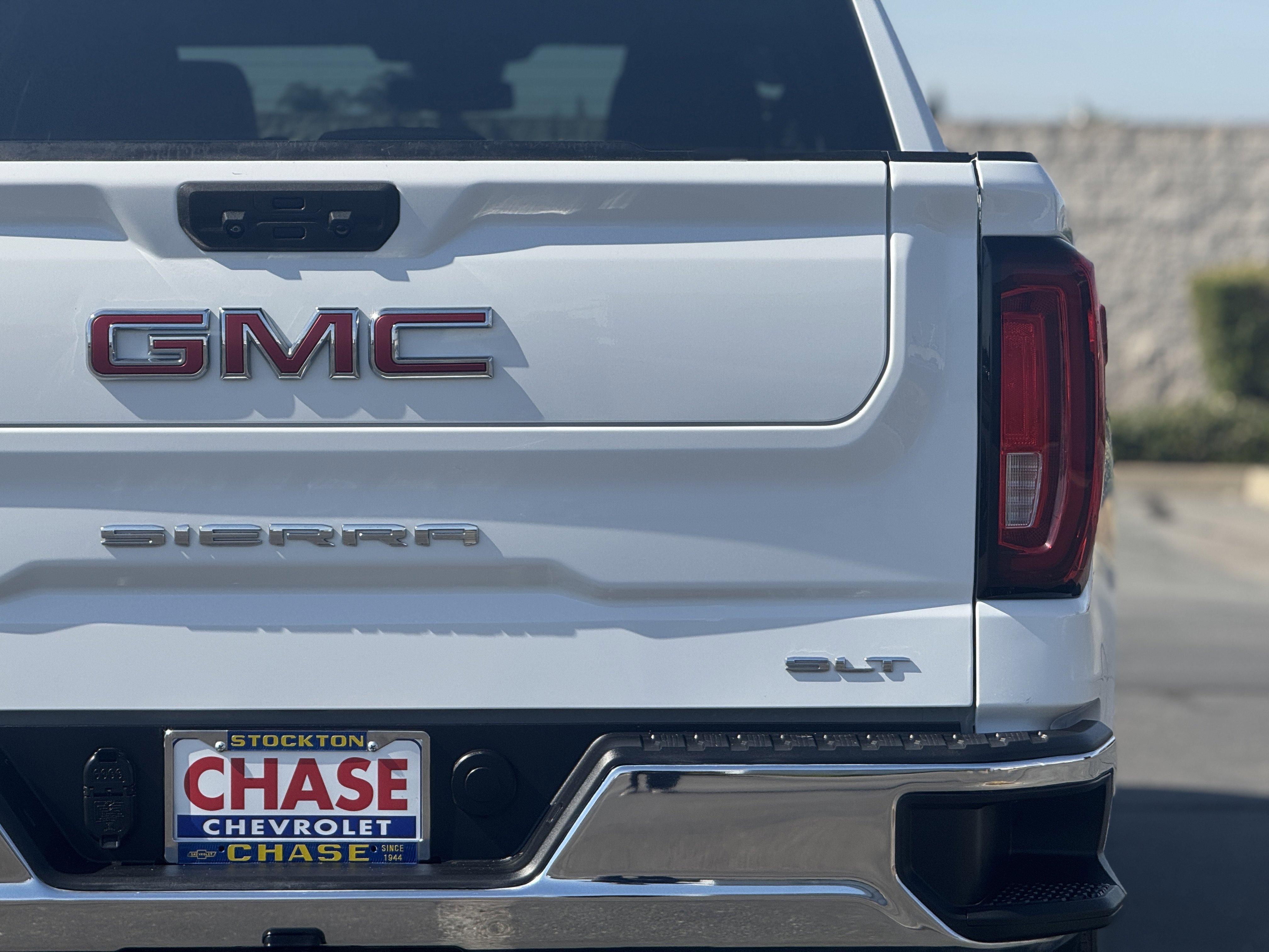 2024 GMC Sierra 1500 SLT - Photo 6