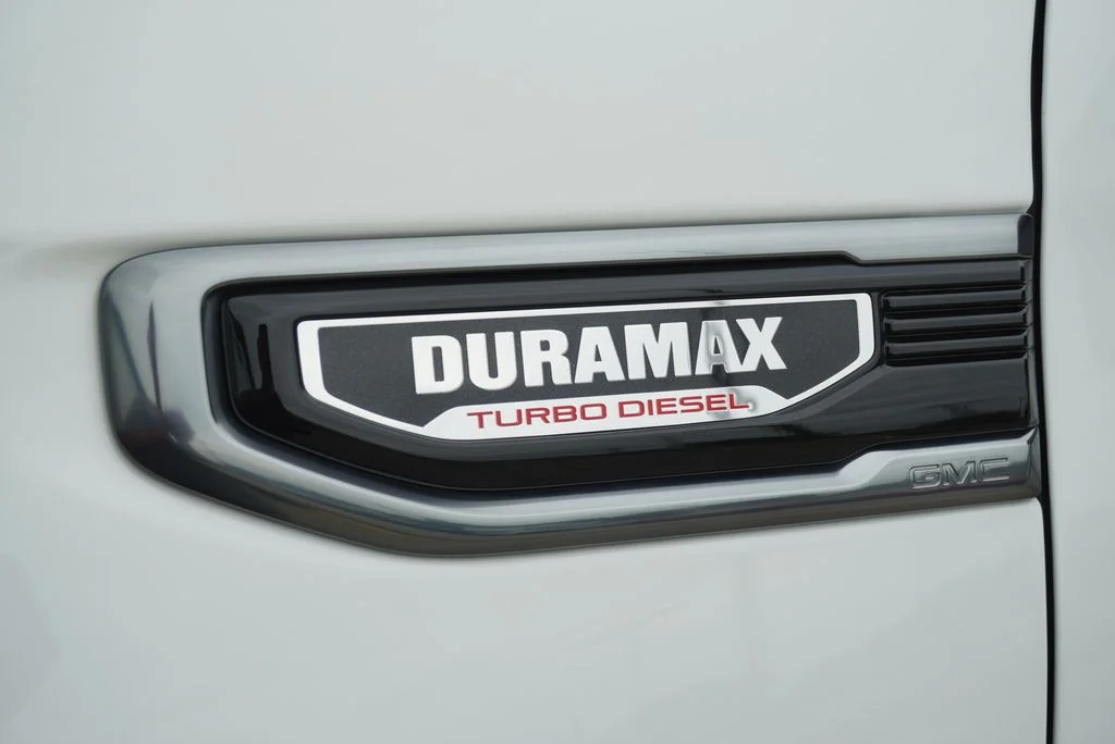 Used 2025 White GMC AT4 image 38
