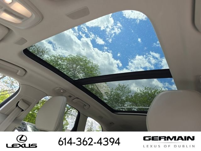 Used 2023 Black Volvo T8 Plus Dark Theme image 2