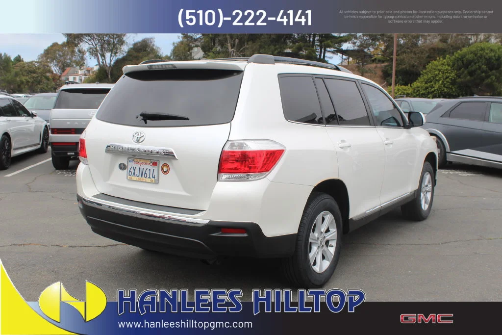 Used 2012 White Toyota Base image 7