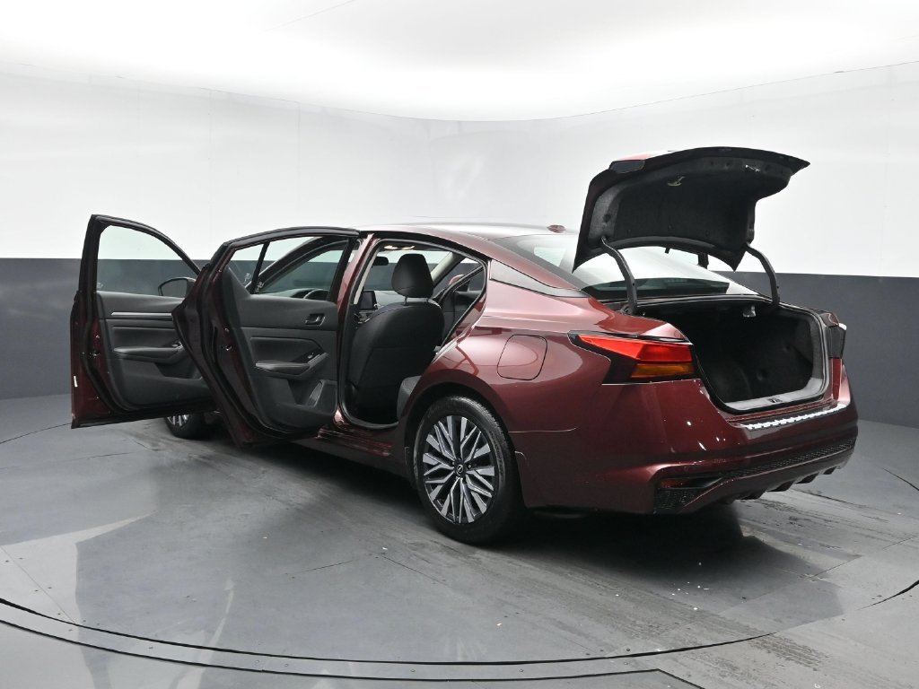 Used 2023 Red Nissan 2.5 SV image 29