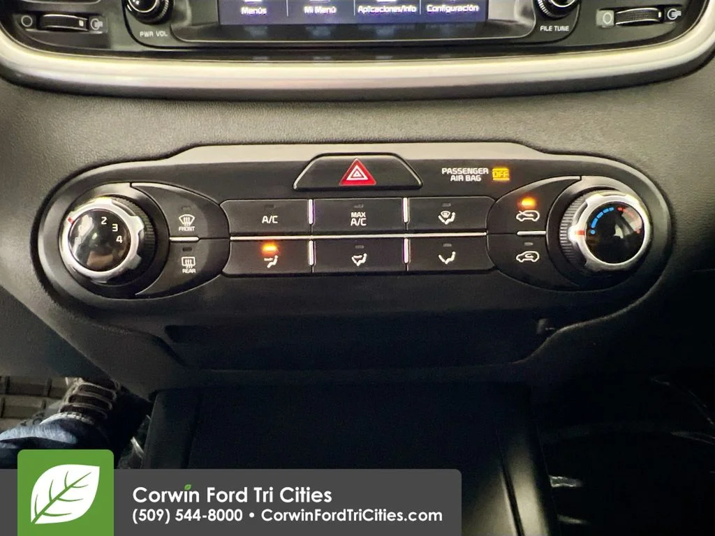 Used 2019 Titanium Silver Kia L image 9