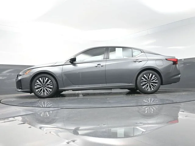 Used 2024 Gray Nissan 2.5 SV image 33