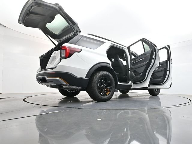 New 2026 Star White Metallic Tri-Coat Ford Tremor® image 57