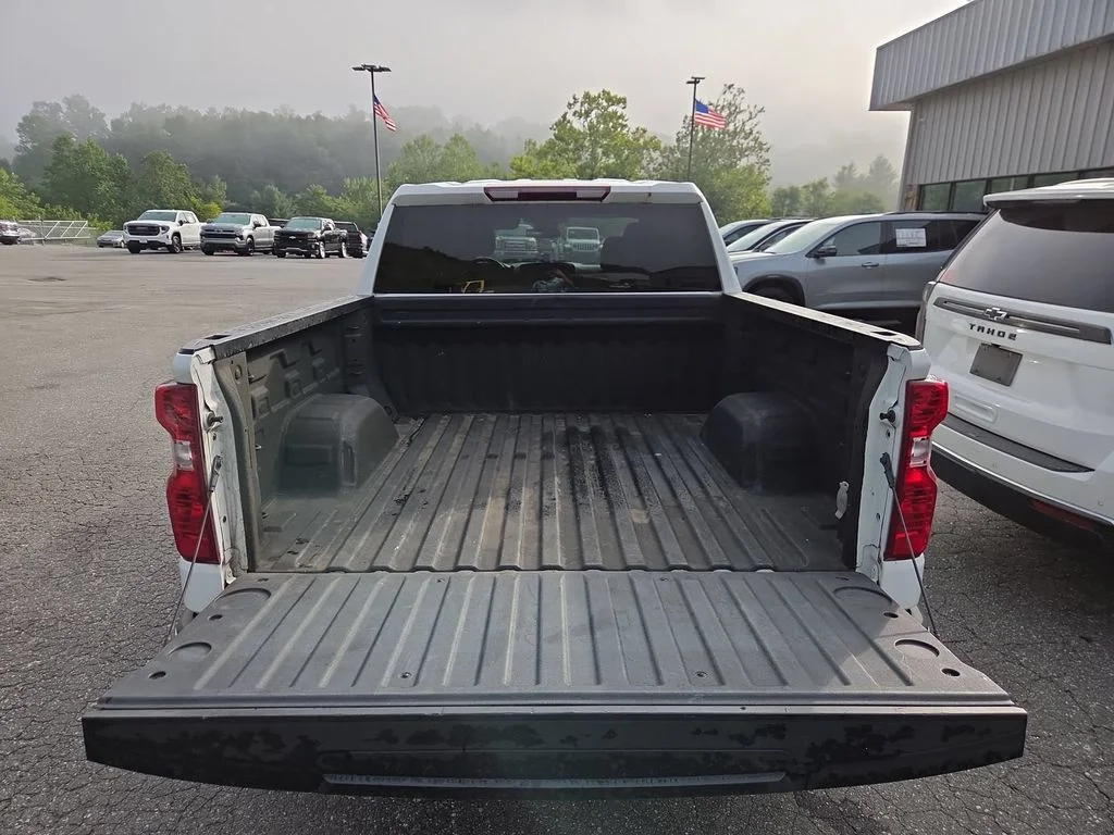 Used 2024 White Chevrolet Custom image 24