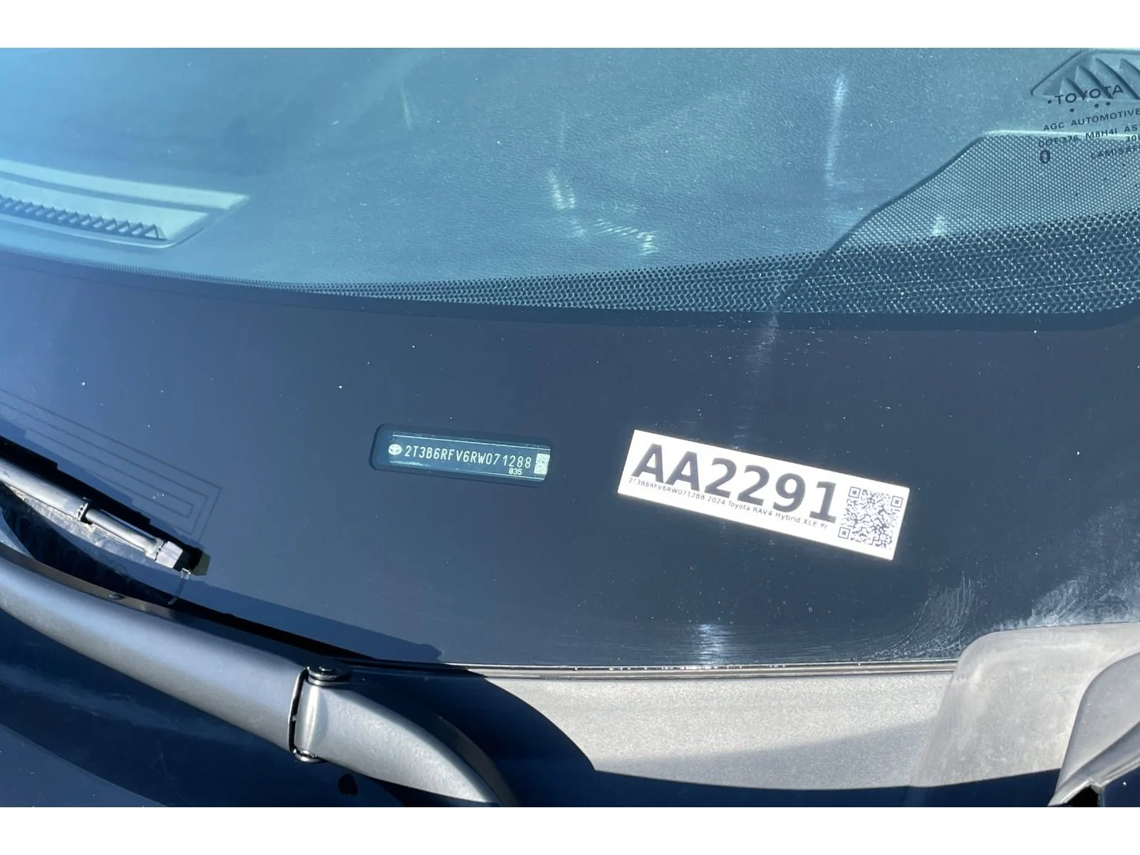 Used 2024 Midnight Black Metallic Toyota Hybrid XLE Premium image 54