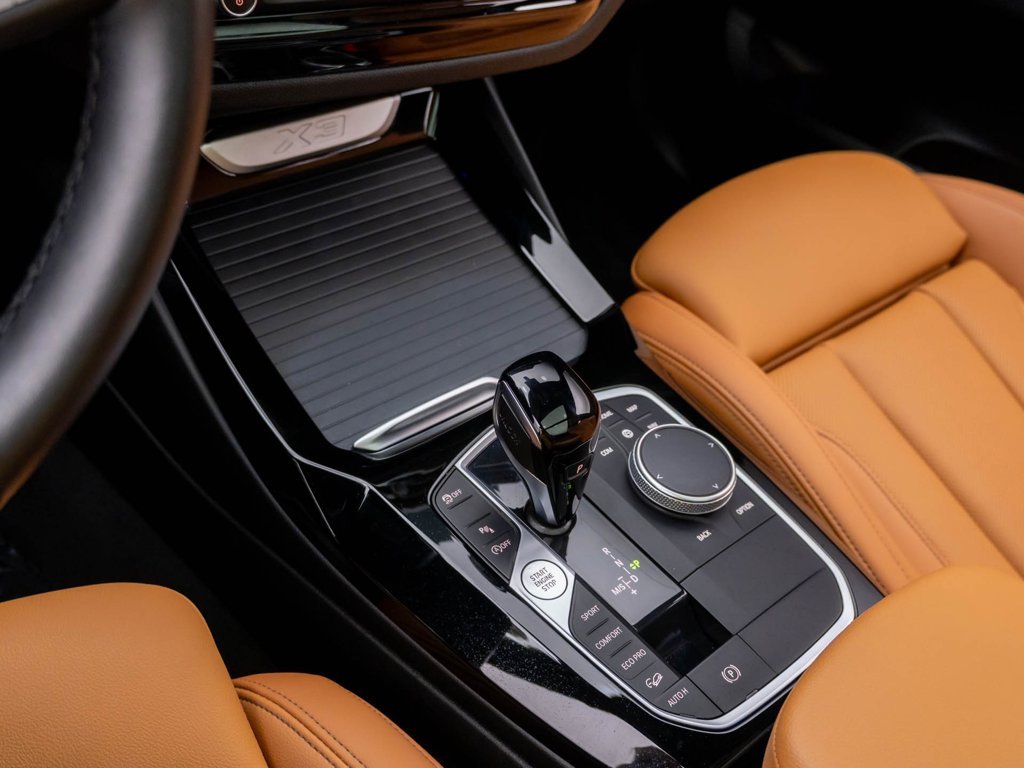 Used 2022 Black Sapphire Metallic BMW xDrive30i image 13