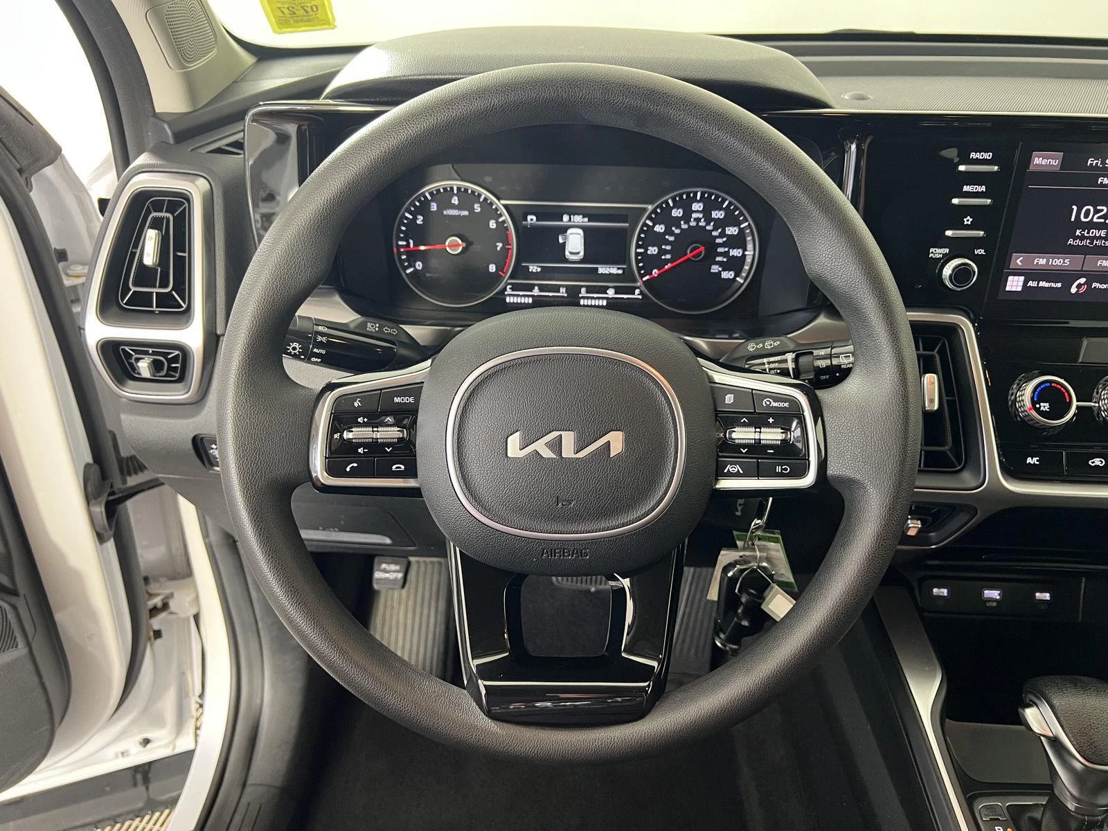Used 2023 Glacial White Pearl Kia LX image 10