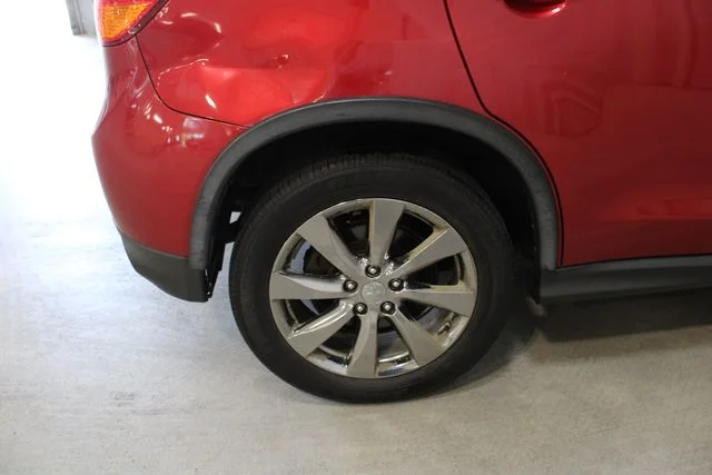 Used 2013  Mitsubishi LE image 24