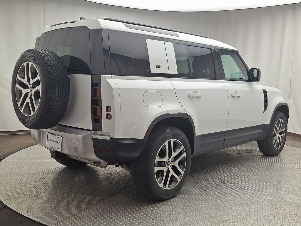 Certified Used 2024 Fuji White Land Rover S image 4