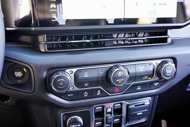 New 2026 Bright White Clear-Coat Exterior Paint Jeep Sport image 33