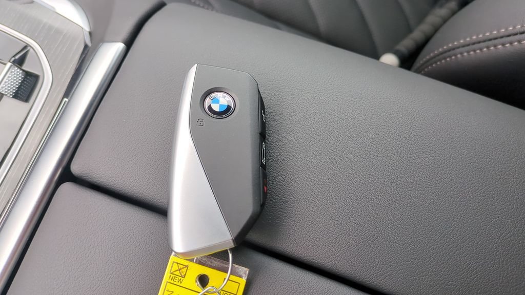 New 2026 Black Sapphire Metallic BMW xDrive50e image 34