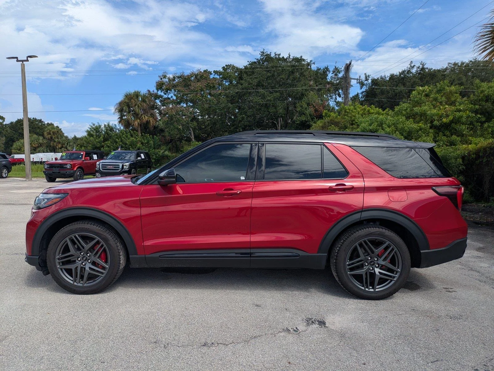 2025 Ford Explorer ST - Photo 9