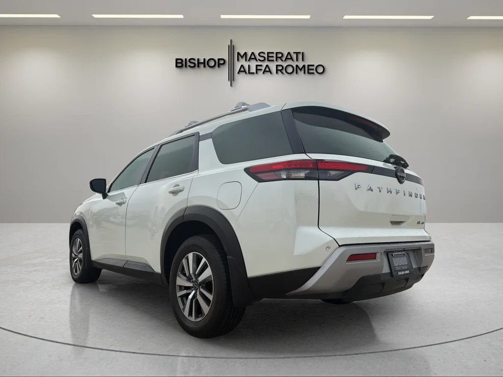 Used 2023 White Nissan SL image 4