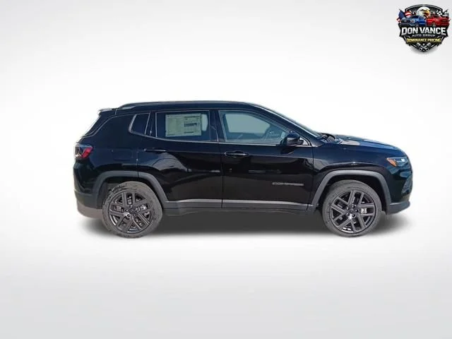 New 2026 Diamond Black Crystal Pearlcoat Jeep Latitude image 6