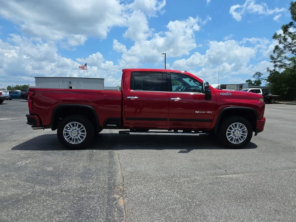 Used 2023 Red Chevrolet High Country image 3